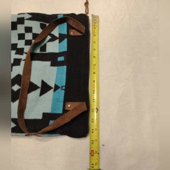 Nan-made Leather And Wool Purse - Picture 8 of 12